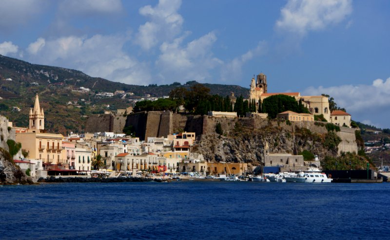 {short description of image}